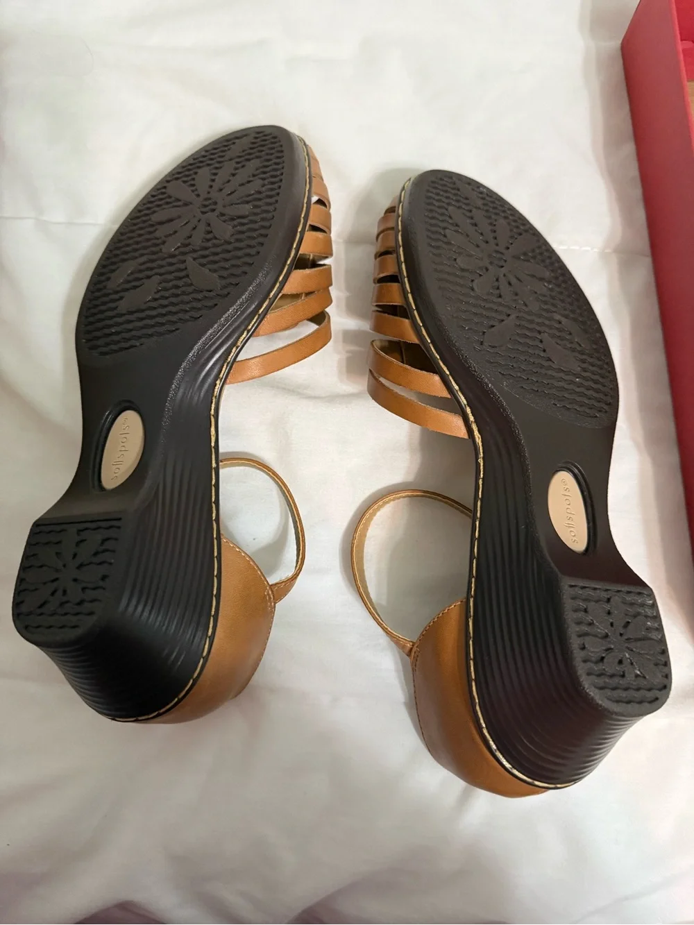 Softspots Tan Leather Ankle-Strap Sandals- NEW size 8 Wide .